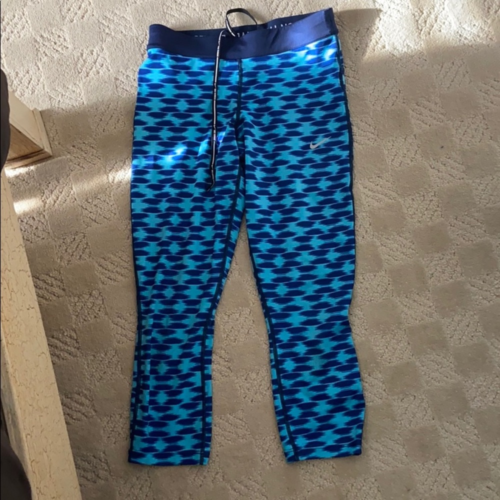 Nike dry fit crop leggings